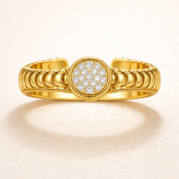 Elegant 18k Gold Diamond Cluster Ring with Ribbed Band