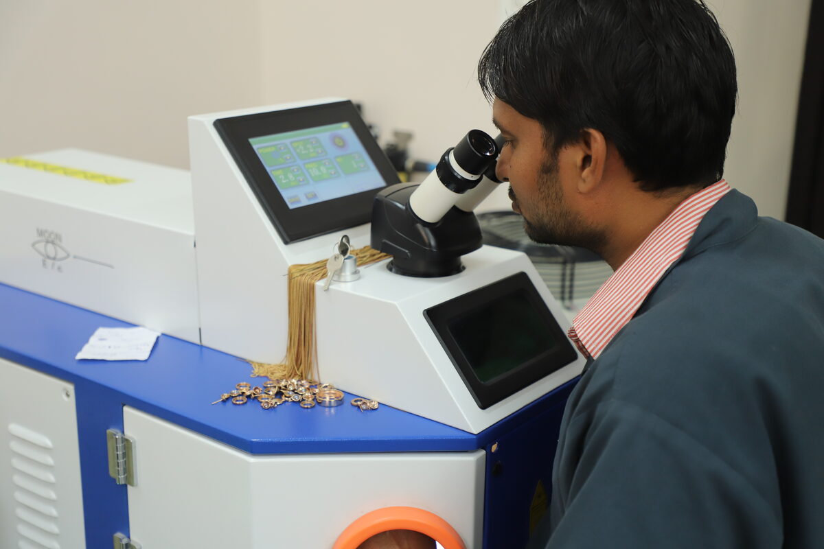 Laser soldering machine
